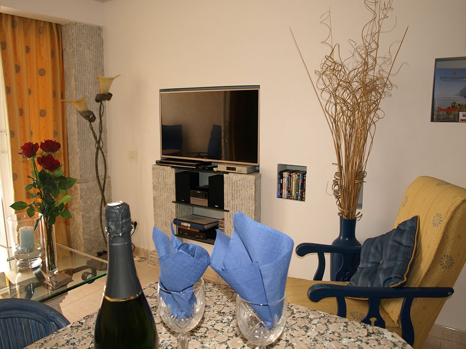 006_PB170875-min.jpg
