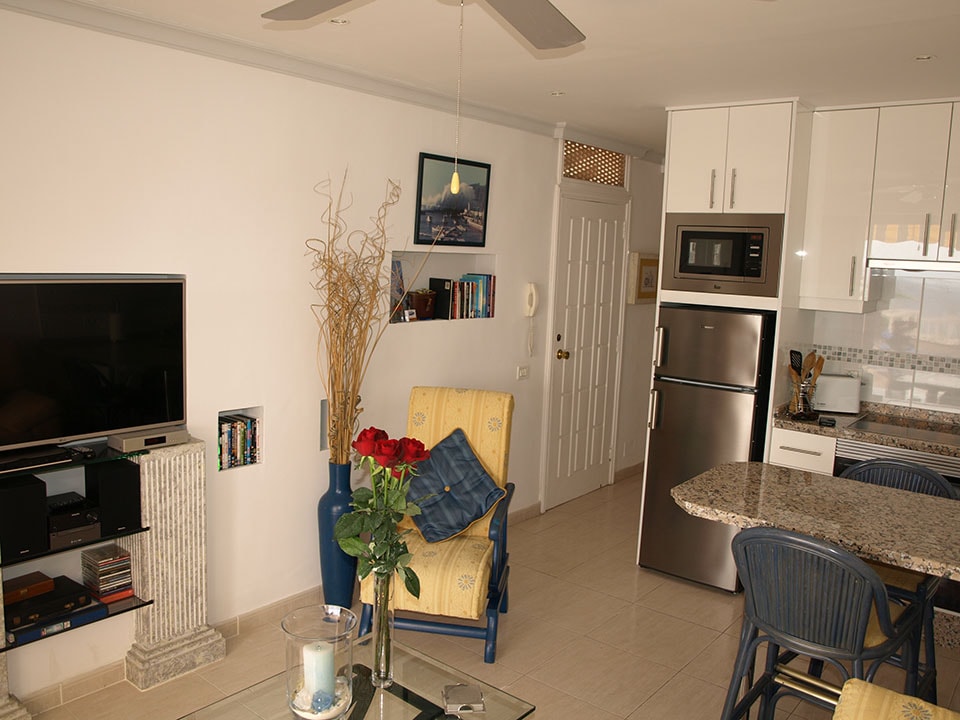 008_PB170880-min.jpg